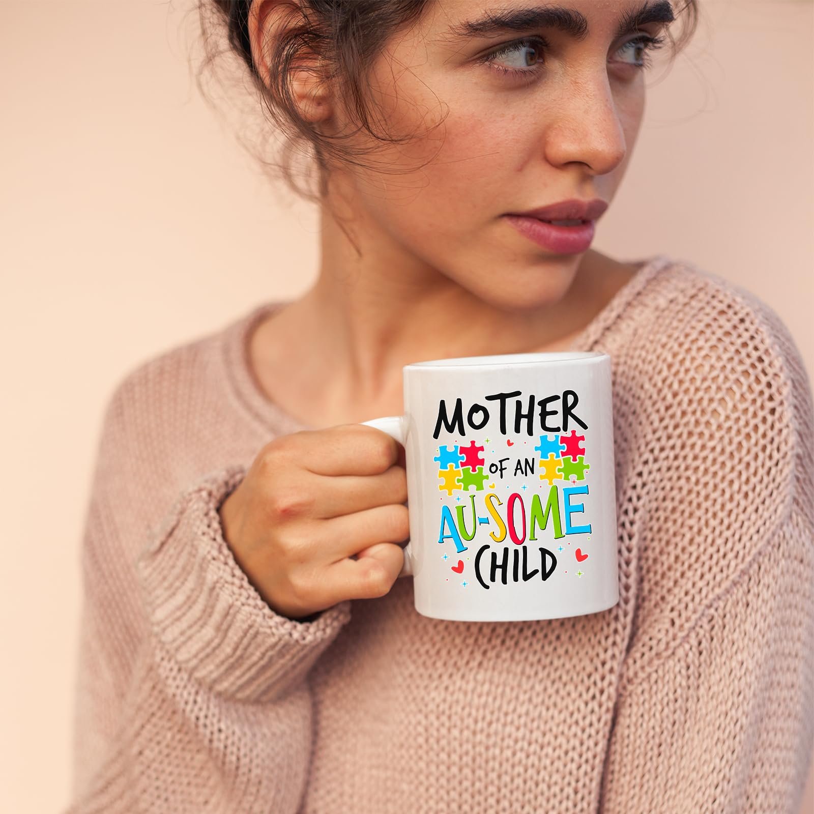 715gnipjf2l.jpg Woman in a pink jumper holding the Mother of an Au-Some Child mug