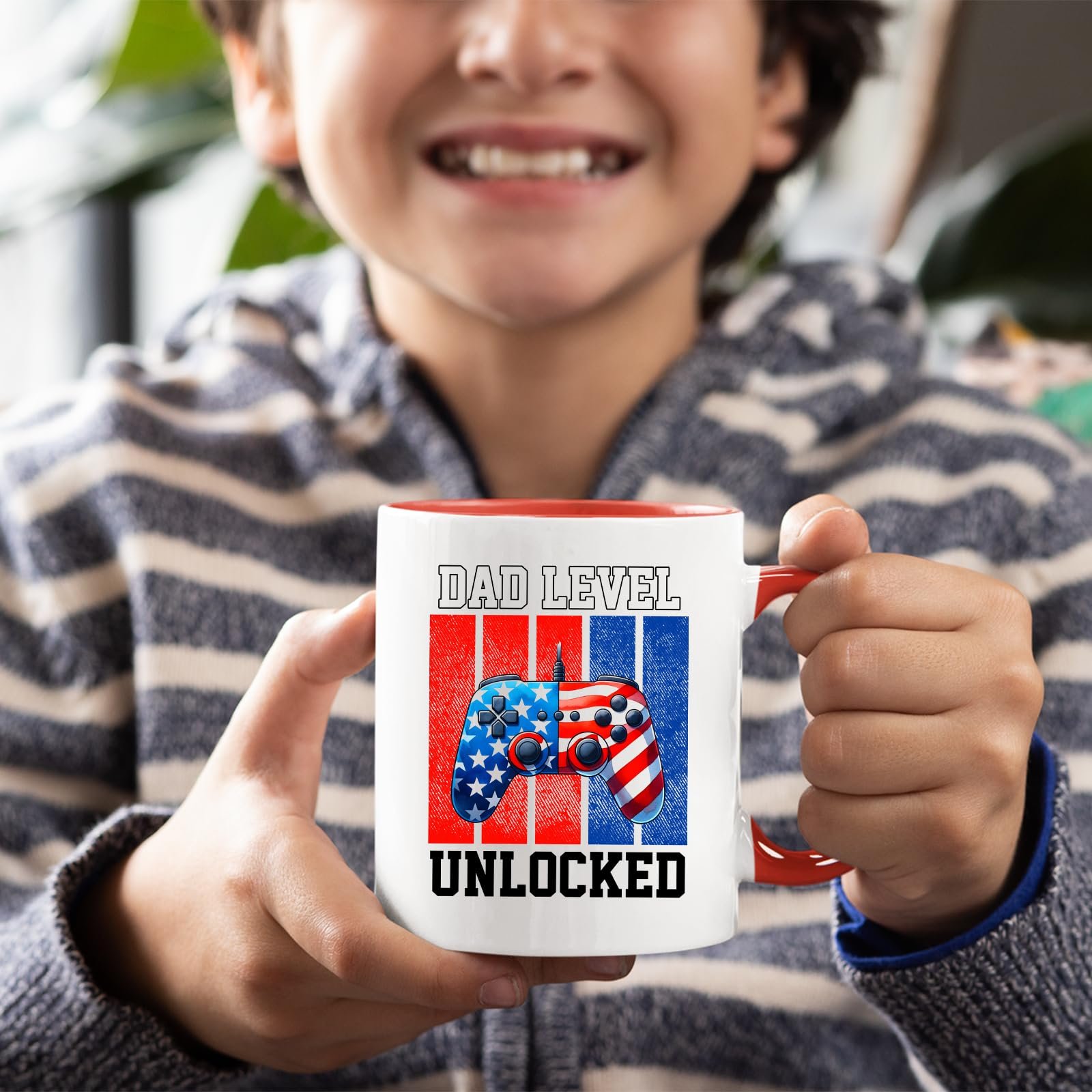 7184 vaxjol.jpg Smiling child holding the Dad Level Unlocked mug with a red handle