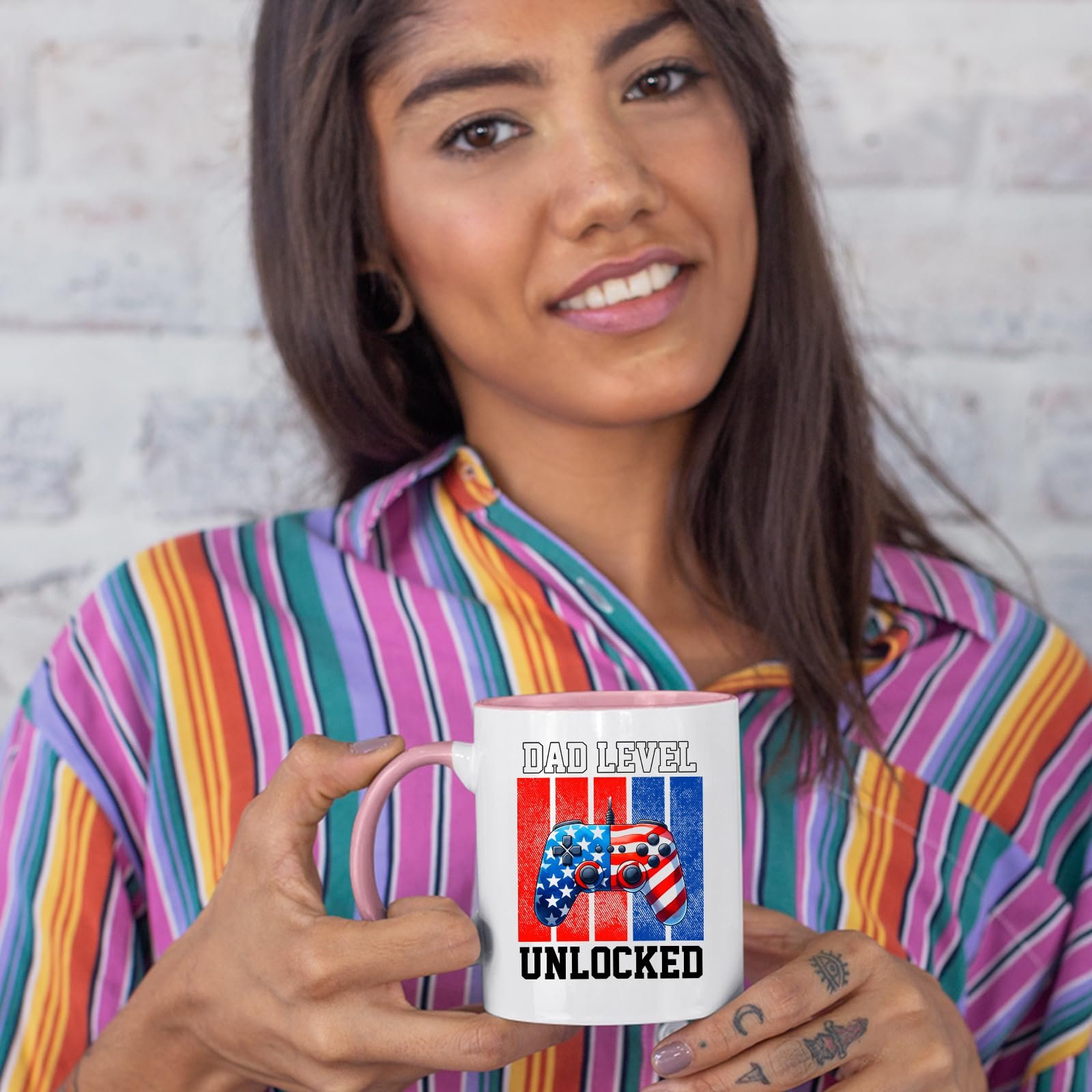 719y66b8ull.jpg Woman in a striped shirt holding the Dad Level Unlocked colour handle mug