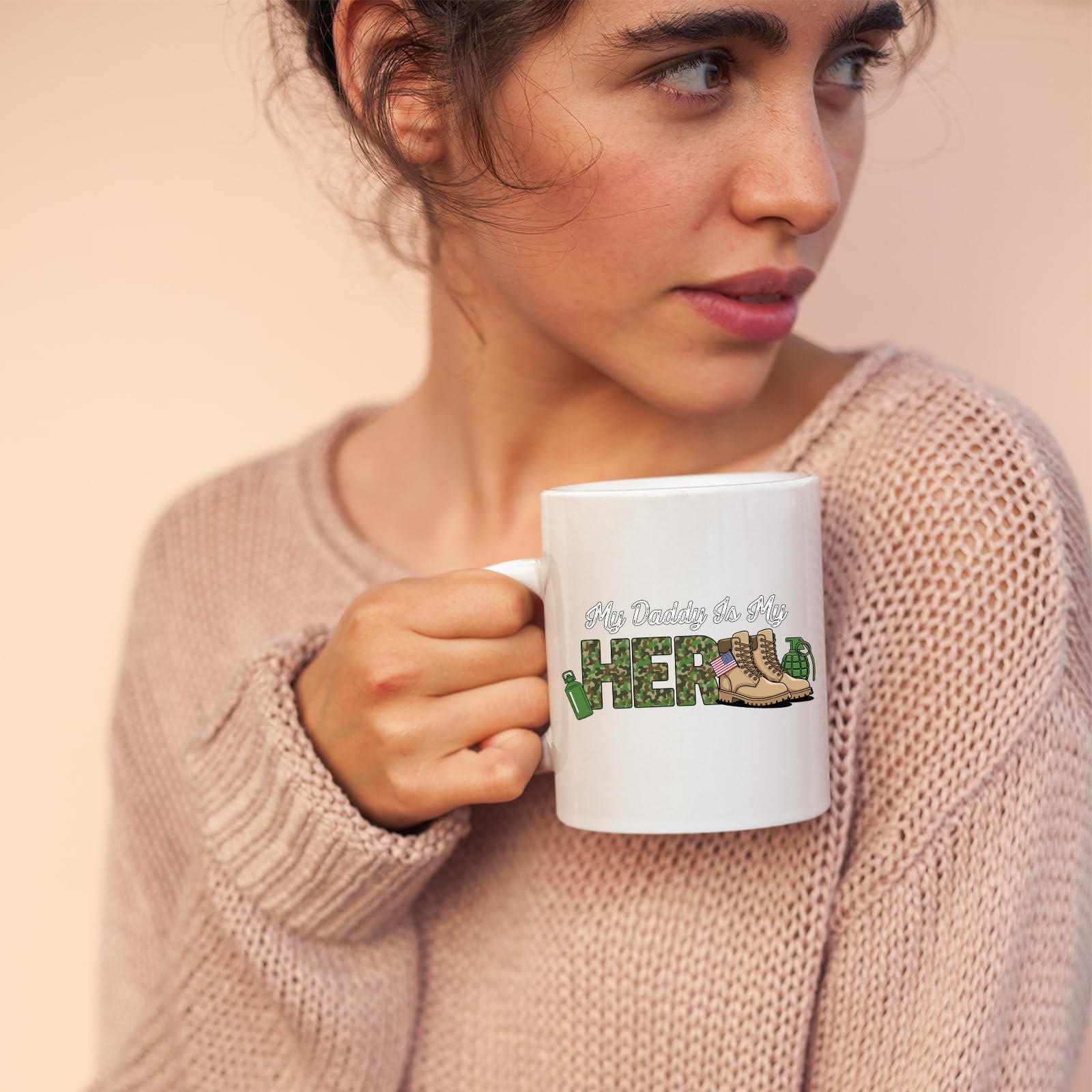 71hsj0rkcvl.jpg Woman in a pink jumper holding the My Daddy Is My Hero military mug