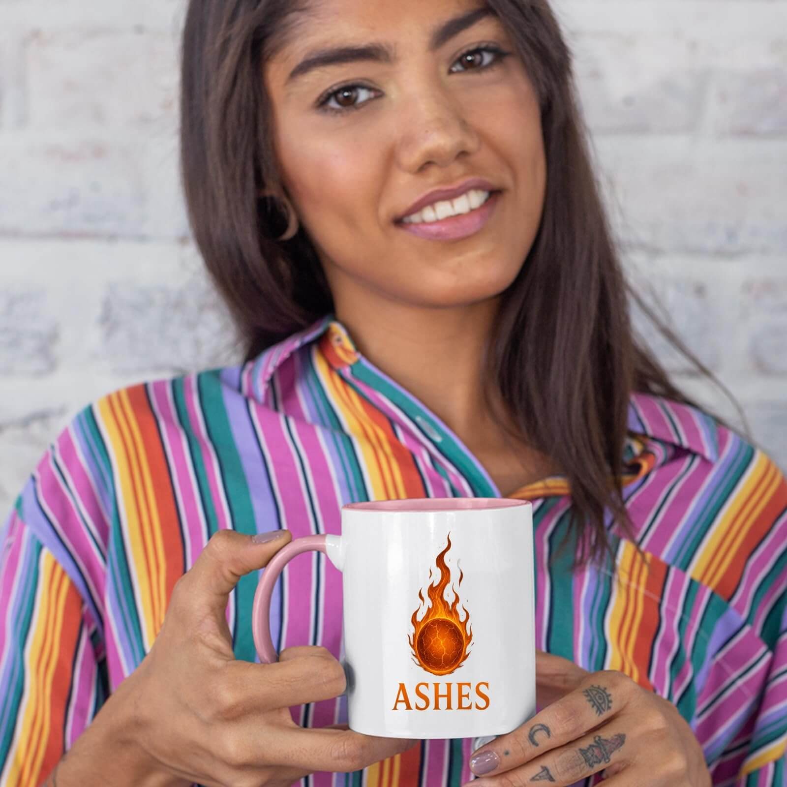 71i9q81w dl.jpg Woman holding the Ashes colour handle mug