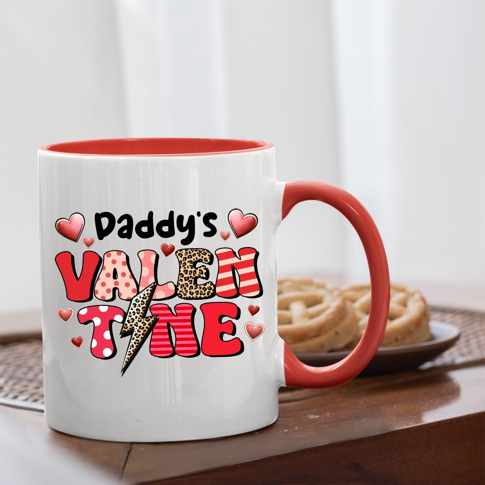 71inirq5mol.jpg Daddy’s Valentine mug with a red handle beside biscuits
