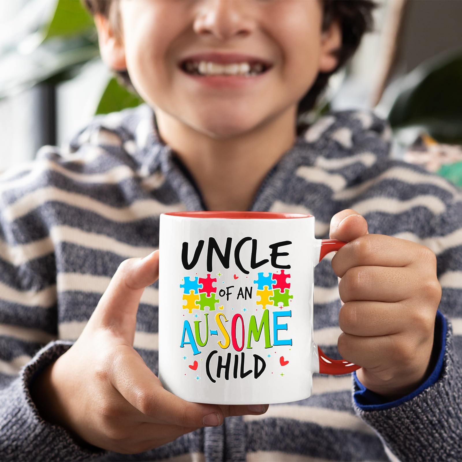 71jkox2mmgl.jpg Smiling child holding the Uncle of an Au-Some Child mug with a red handle