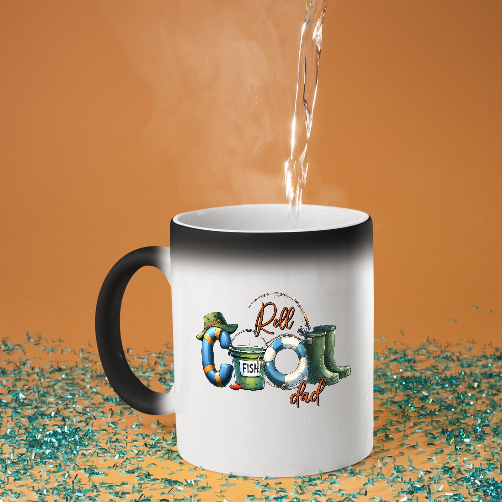 71mniahr7pl.jpg Hot water poured into the Reel Cool Dad colour changing mug as the design appears