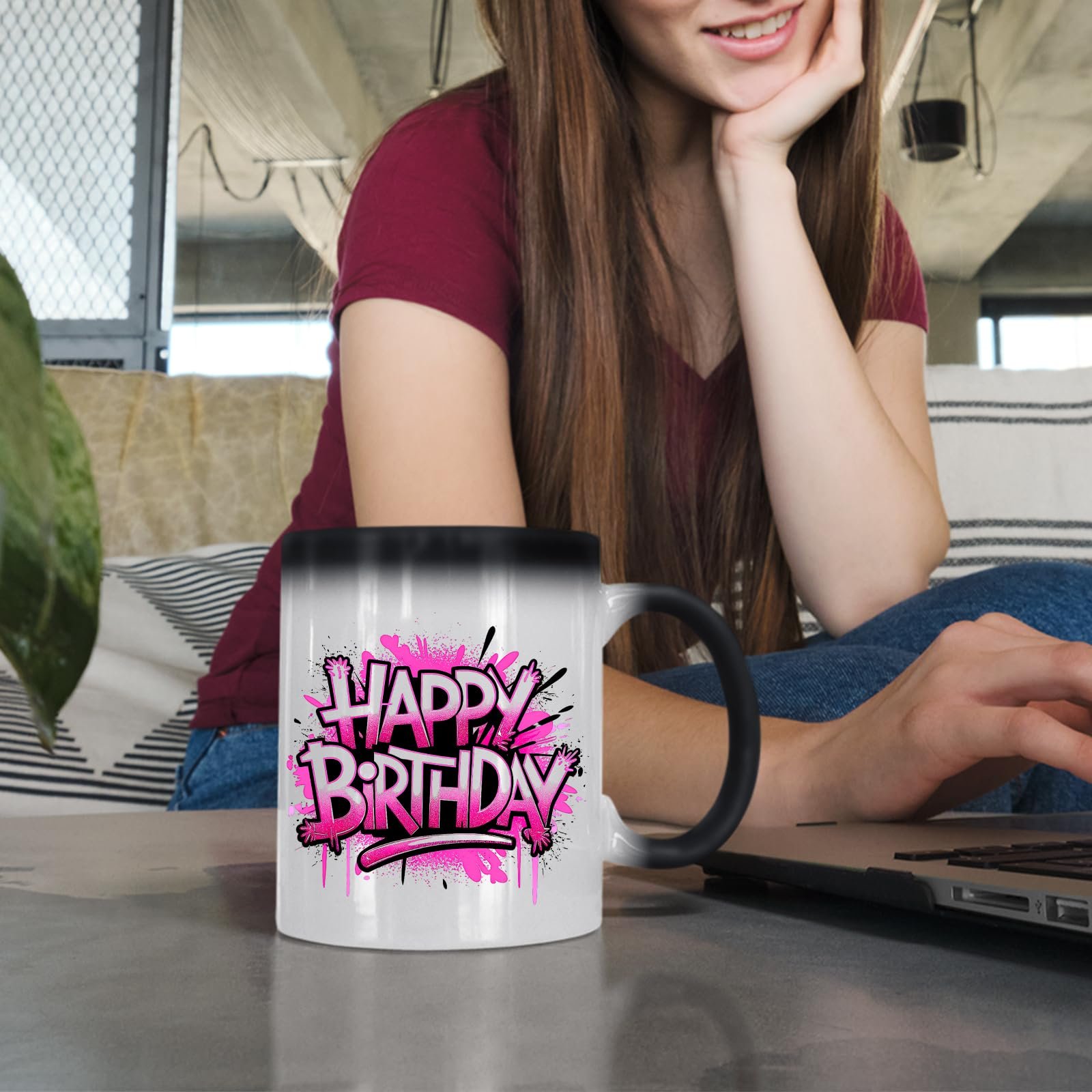 71v0zdndcyl.jpg Woman at a laptop with the Happy Birthday pink graffiti colour changing mug