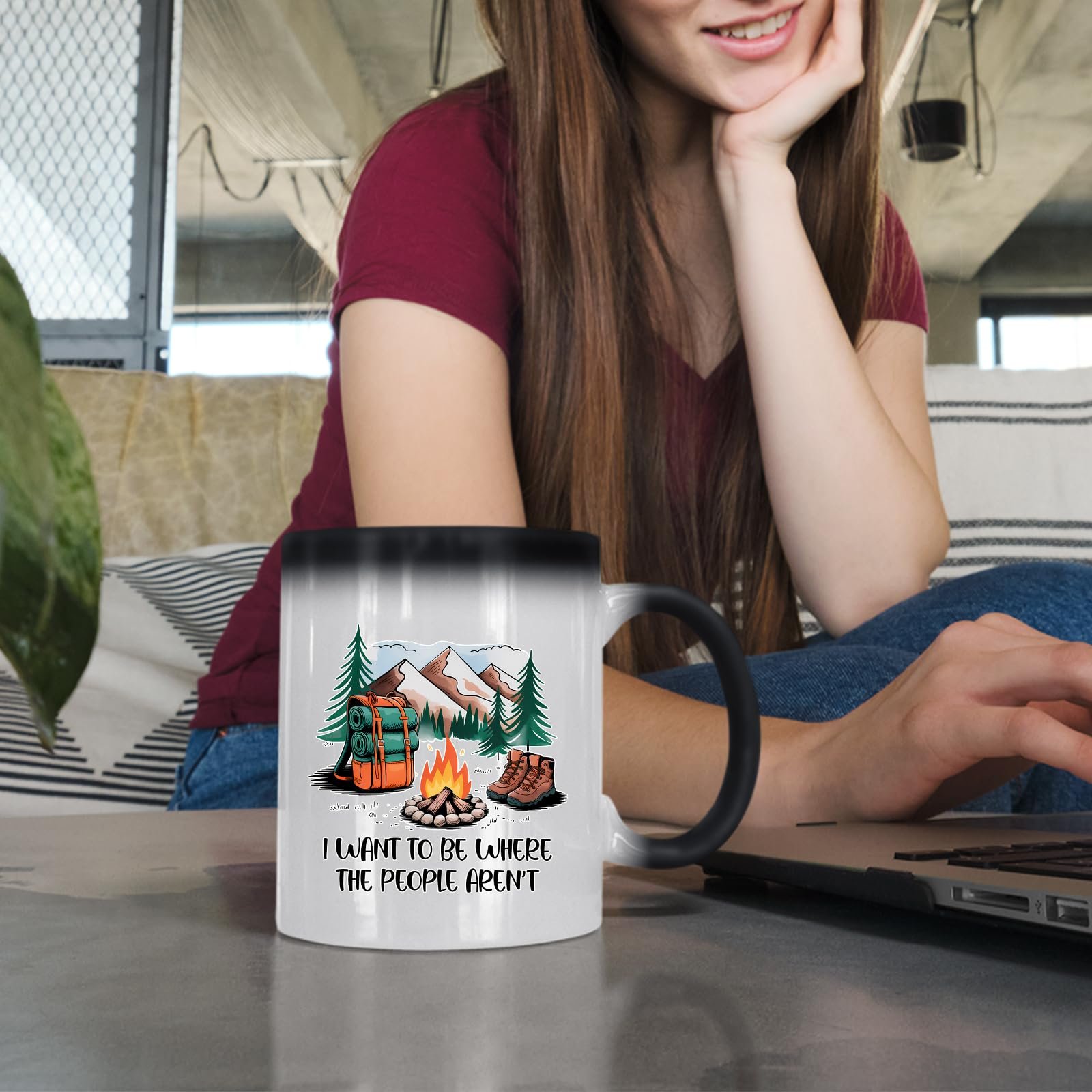 71adsnvpazl.jpg Woman at a laptop with the camping escape colour changing mug