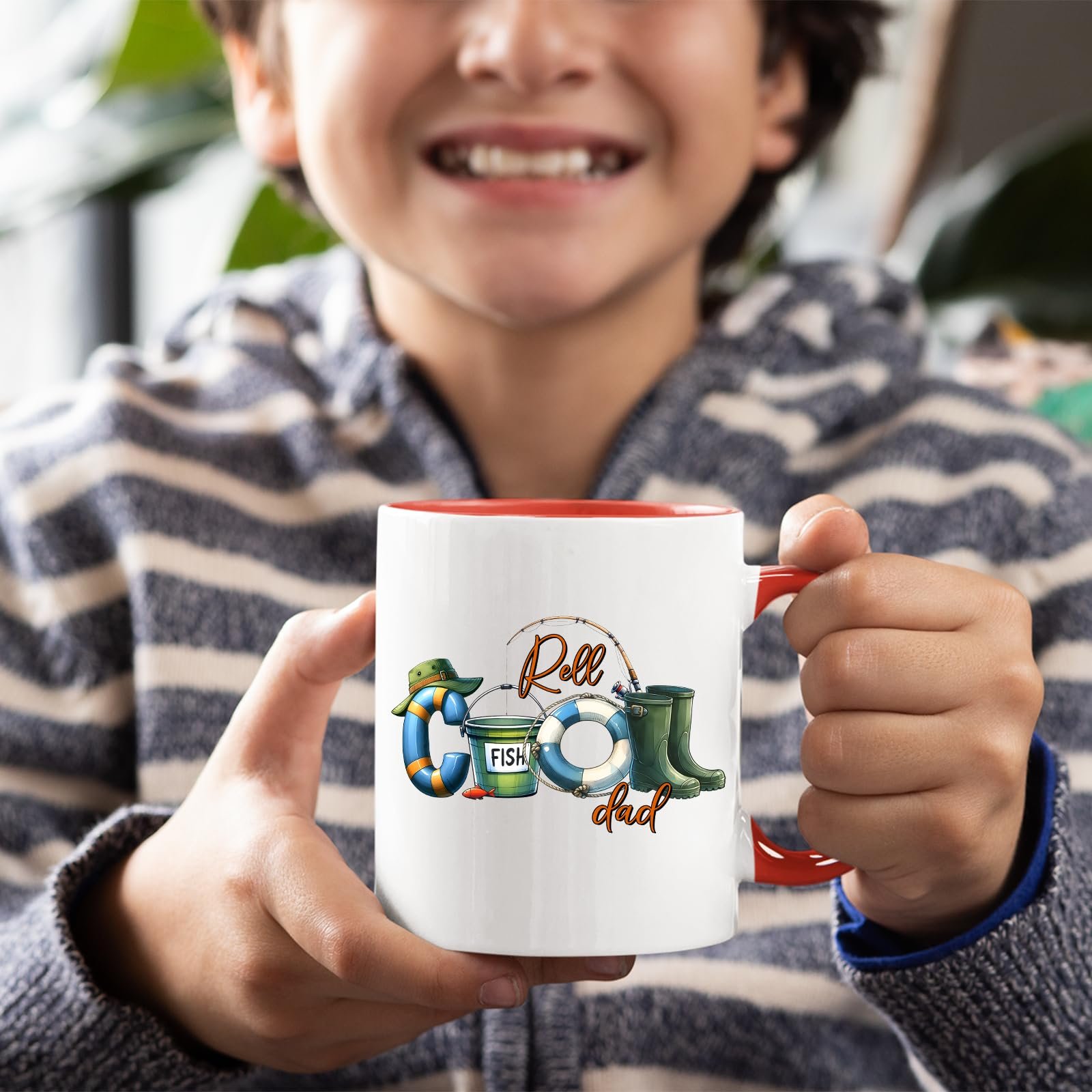 71o3lbzl0bl.jpg Smiling child holding the Reel Cool Dad mug with a red handle
