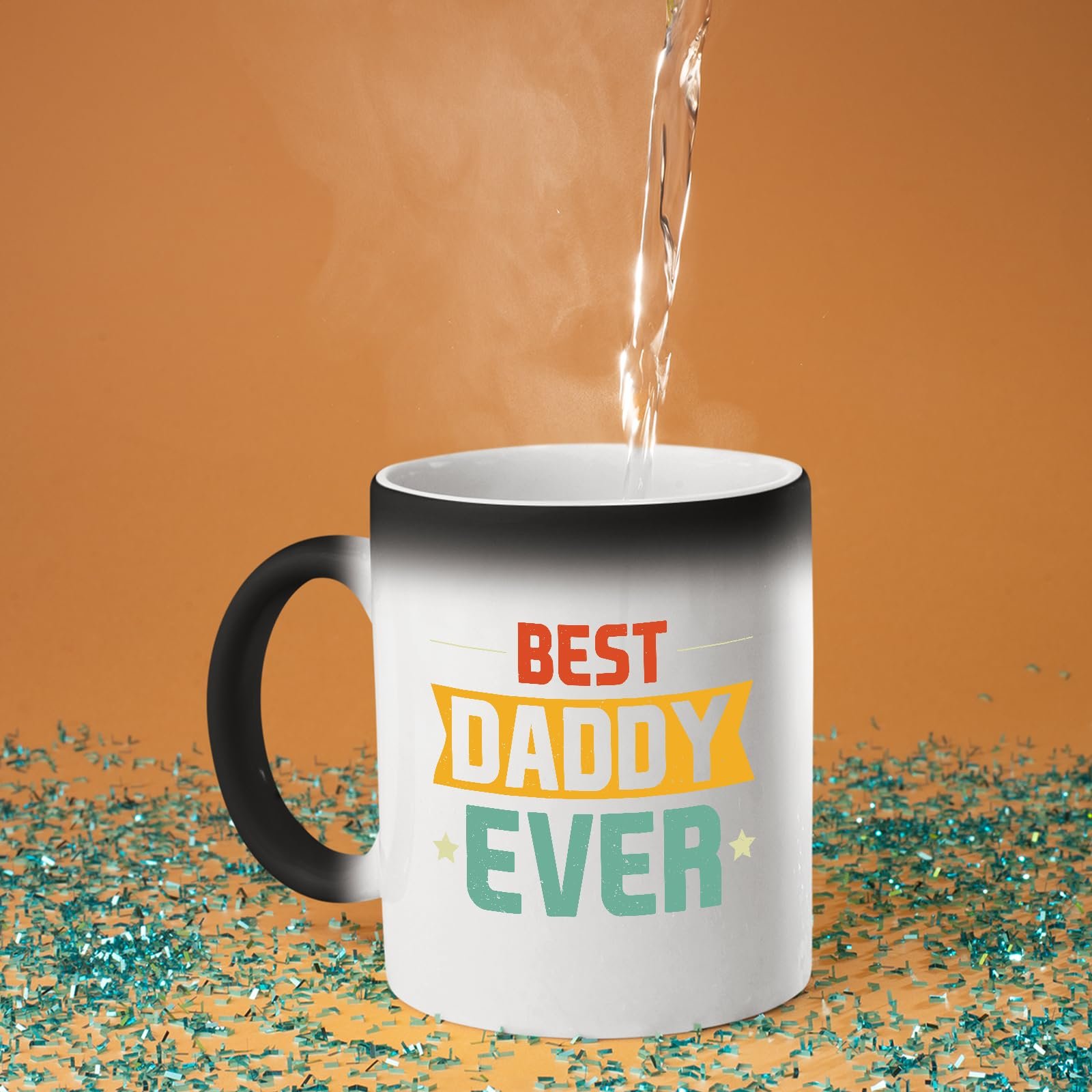 71sdgettsql.jpg Hot water poured into the Best Daddy Ever retro colour changing mug as the design appears