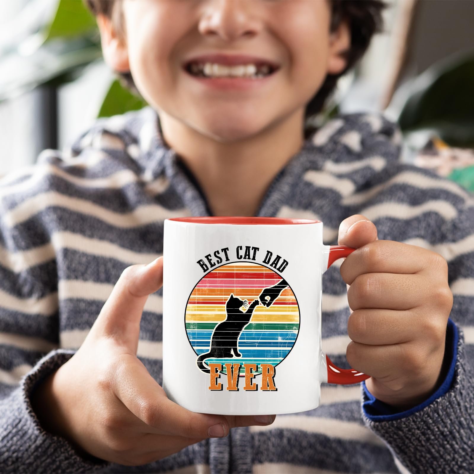 71snlcnoovl.jpg Smiling child holding the Best Cat Dad Ever mug with a red handle