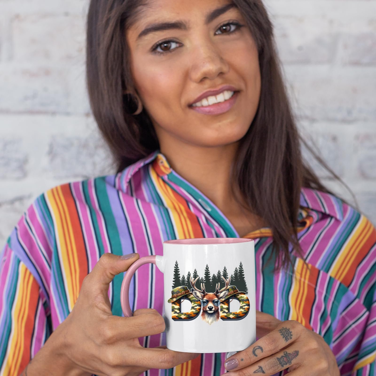 71ua5izrwvl.jpg Woman in a striped shirt holding the Hunting Dad deer colour handle mug