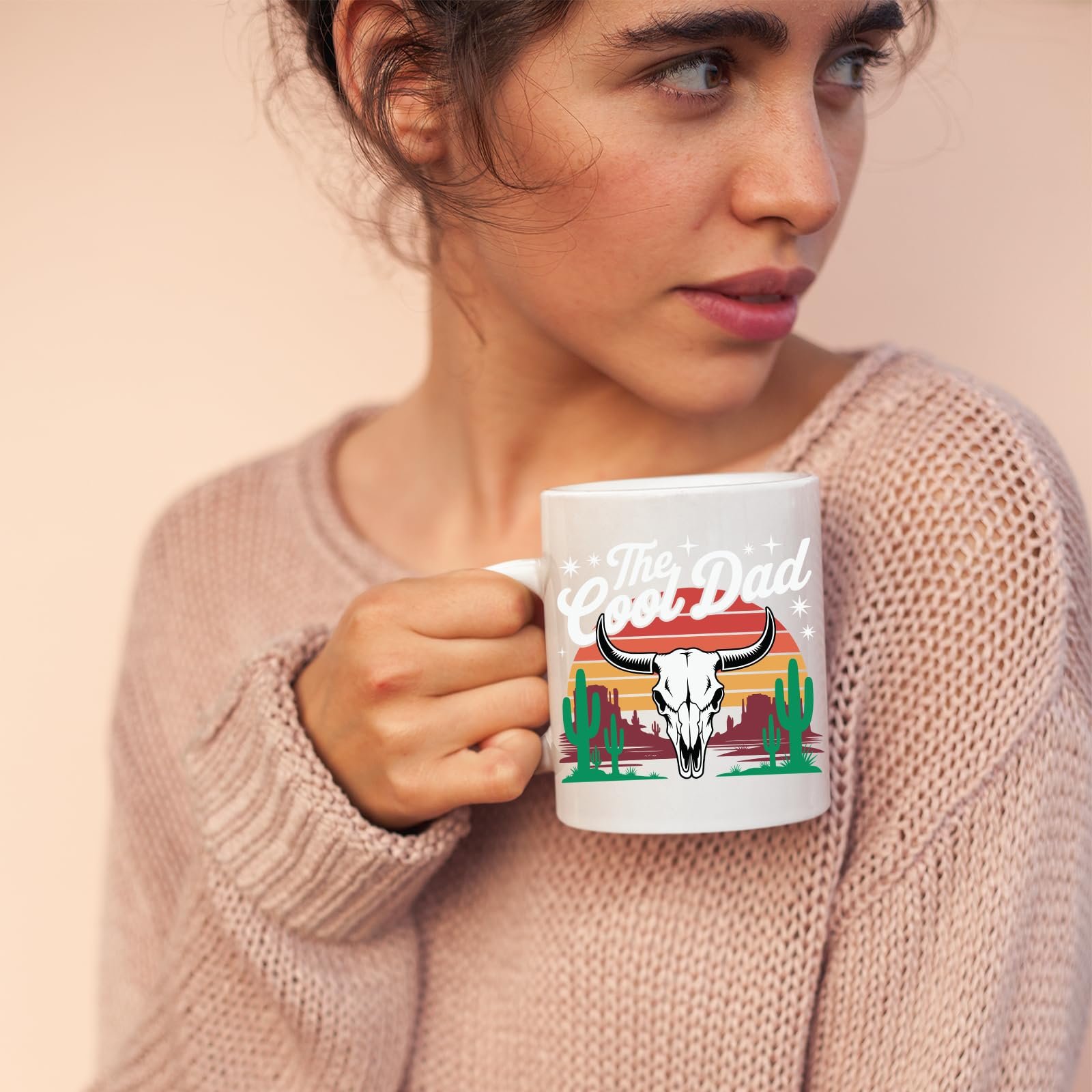 71ujiodsael.jpg Woman in a pink jumper holding the The Cool Dad bull skull mug