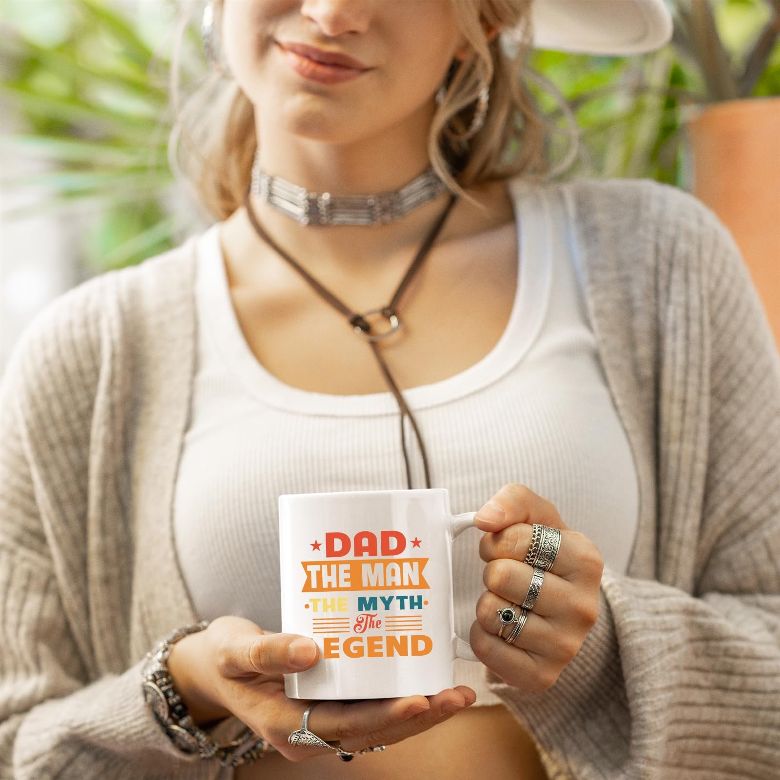 71wimnuvevl.jpg Woman in a cardigan holding the Dad the Man retro mug
