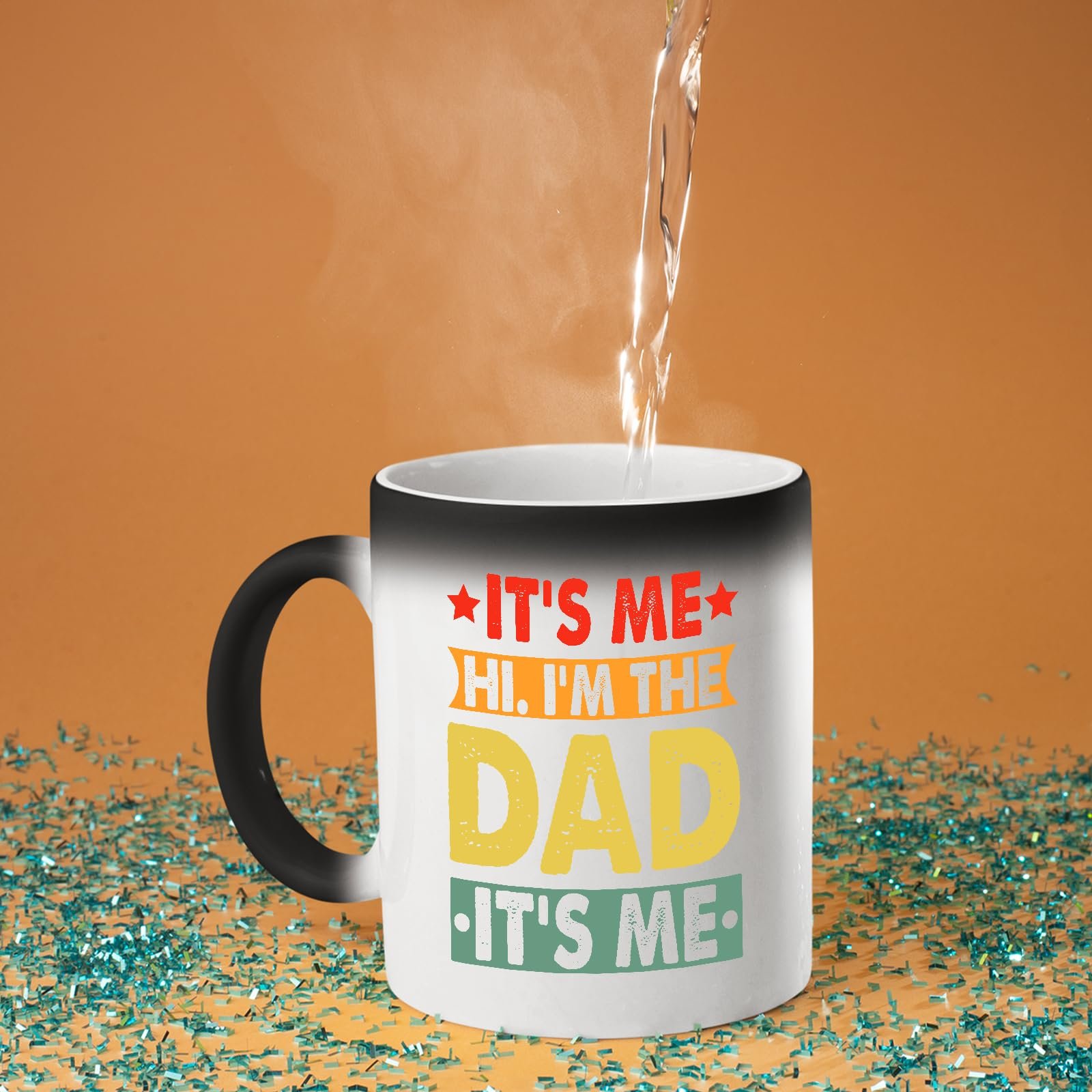 71yxvyx7yll.jpg Hot water poured into the It’s Me Hi I’m the Dad colour changing mug as the design appears