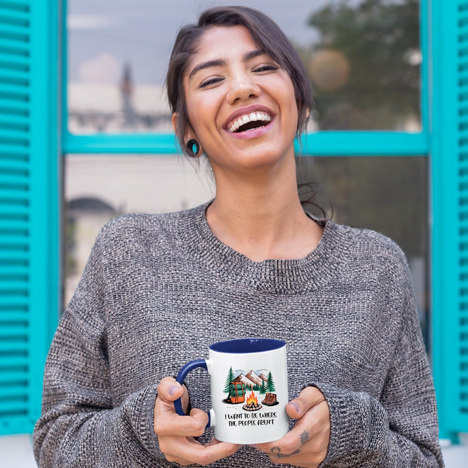 816r s9u6il.jpg Laughing woman holding the camping escape mug with a dark blue handle