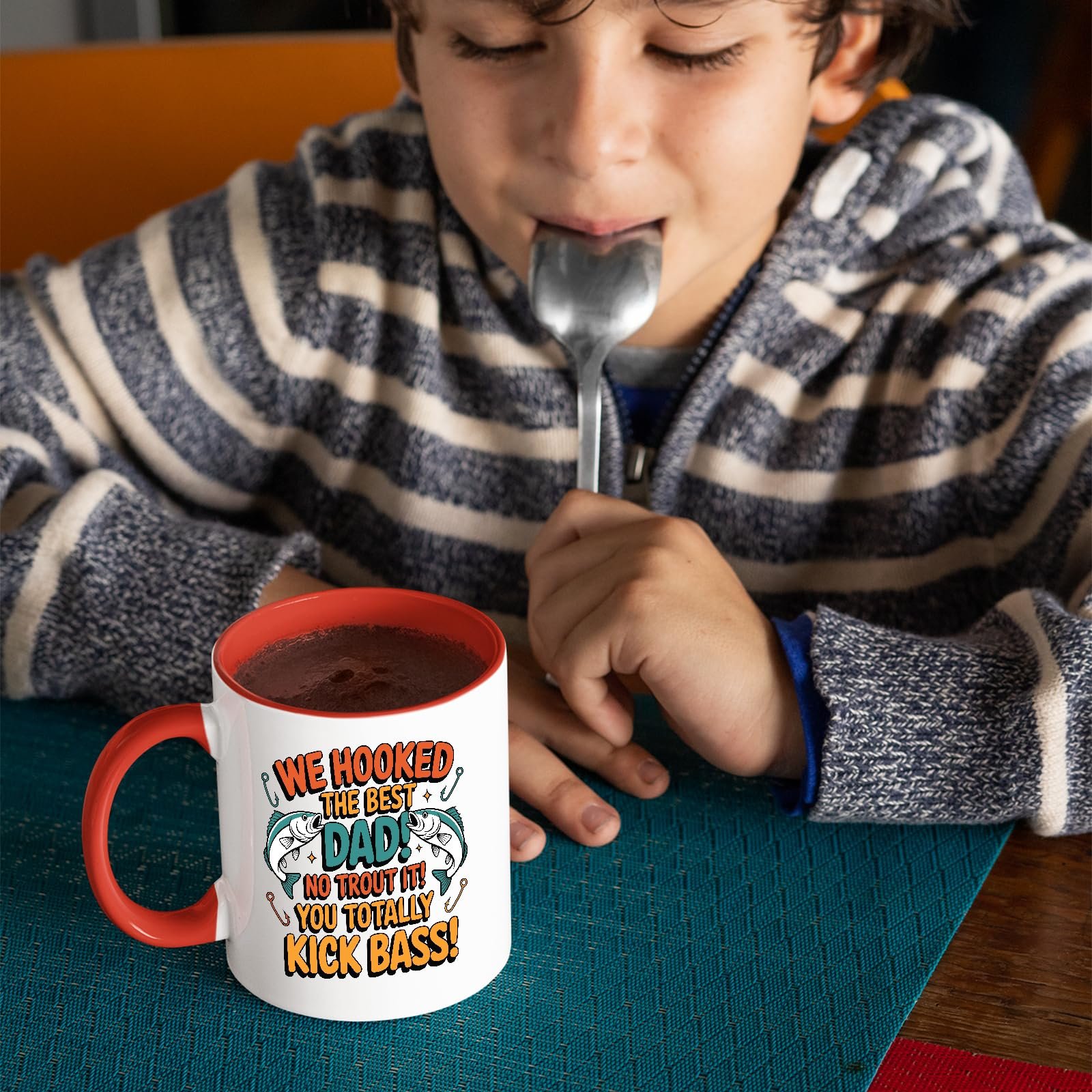 81abrlnk87l.jpg Child with a spoon next to the We Hooked the Best Dad mug with a red handle